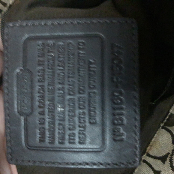 COACH SIGNATURE PLEATED BUCKLE TOTE F15047 - Picture 7 of 7